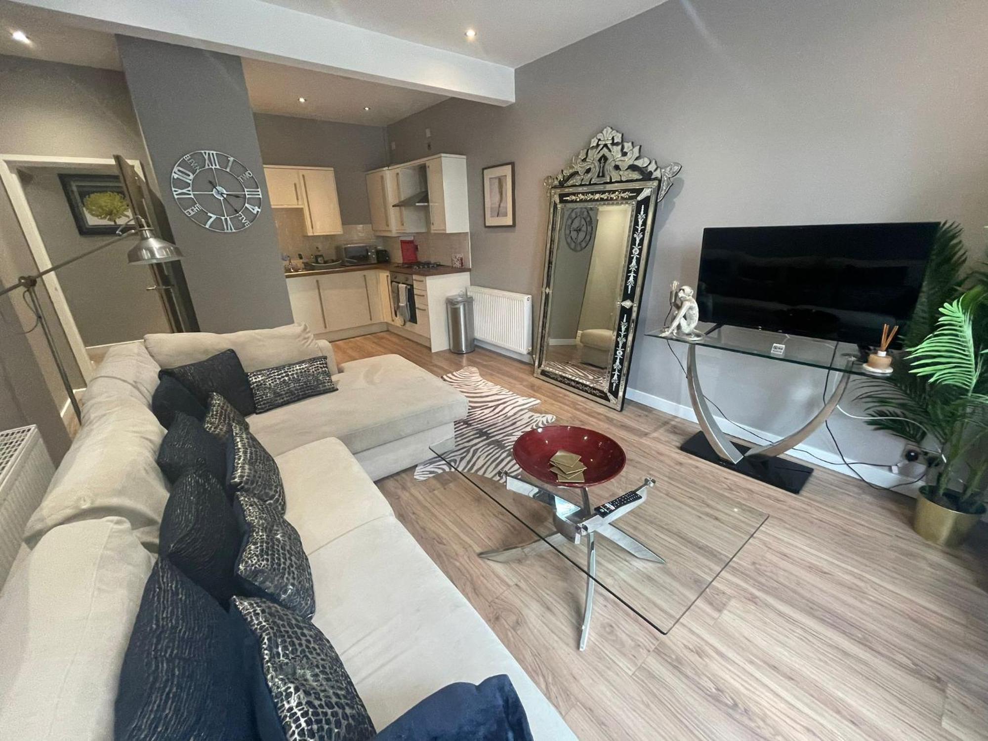 Spacious Central 2Bed Apartment Вілмслоу Екстер'єр фото